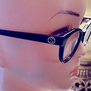 💯 authentic Gucci glasses.